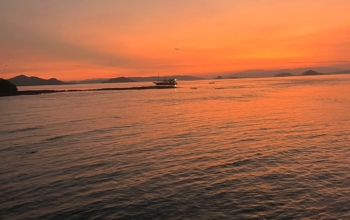 sunset boat Labuan Bajo